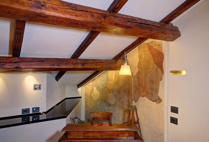 سوییت, Art Hotel Commercianti