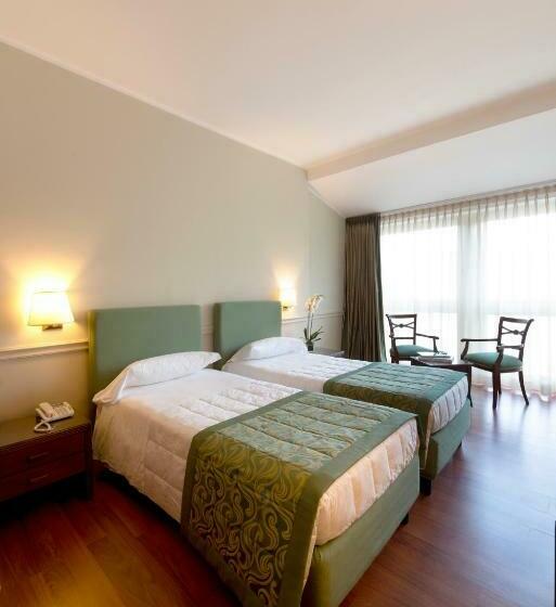 Chambre Standard Vue Lac, Barchetta Excelsior