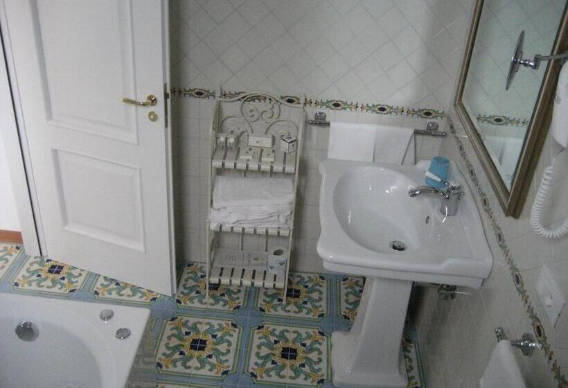Номер Стандарт Вид на Море, Belvedere
