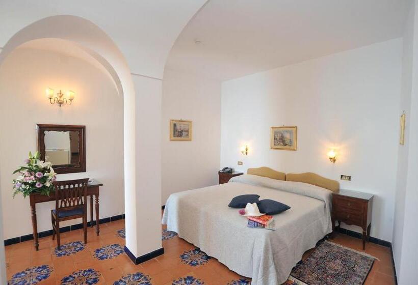 小型套房带海景, Belvedere