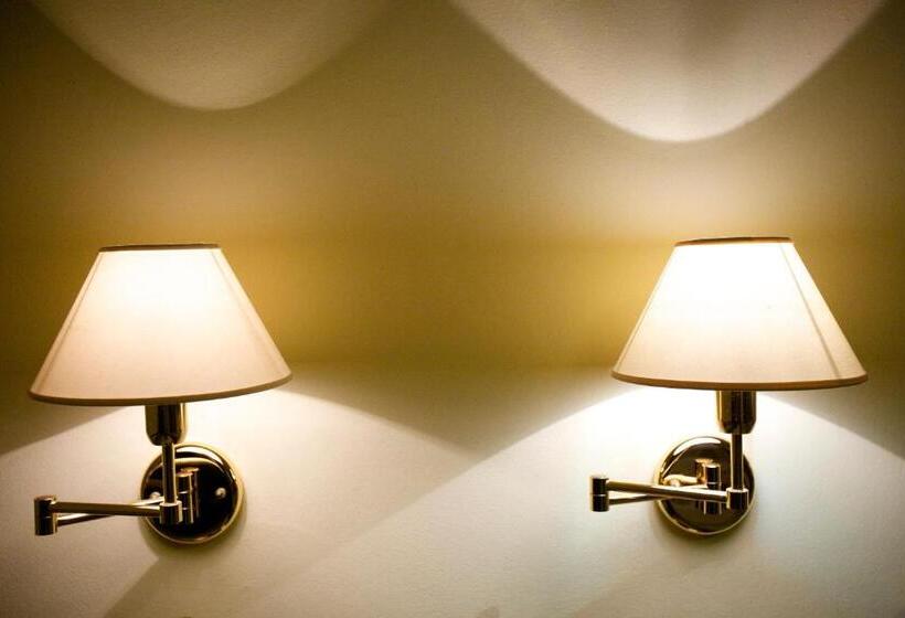 חדר סופריור לשלושה, Campiglione