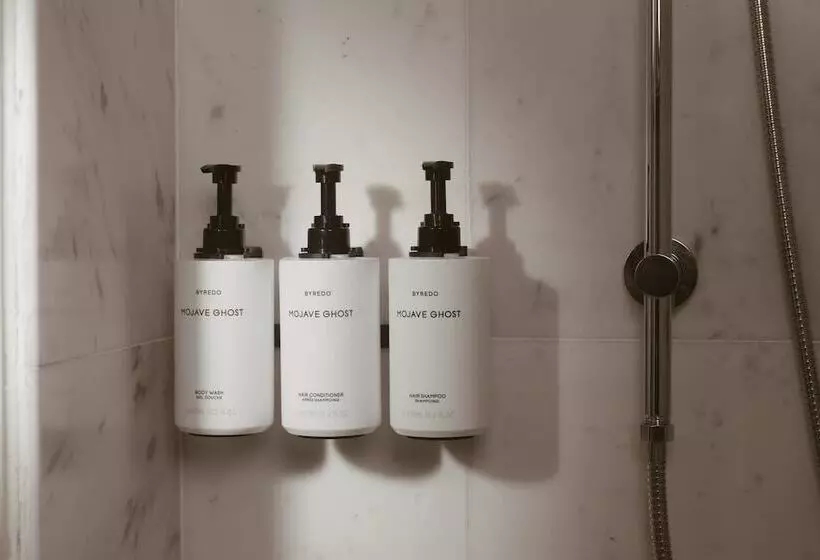 اتاق لوکس, Conrad Hong Kong