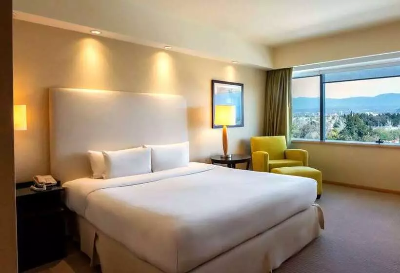 اتاق اجرایی با تخت بزرگ, Conrad Hong Kong