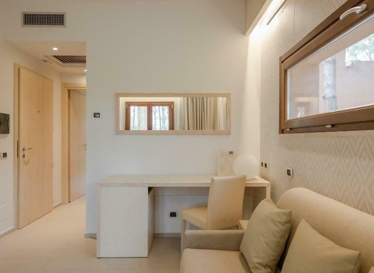 デラックスジュニアスイート, Corte Rosada