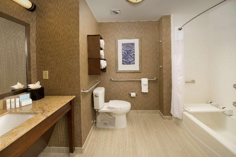 جناح جونيور, Due Torri