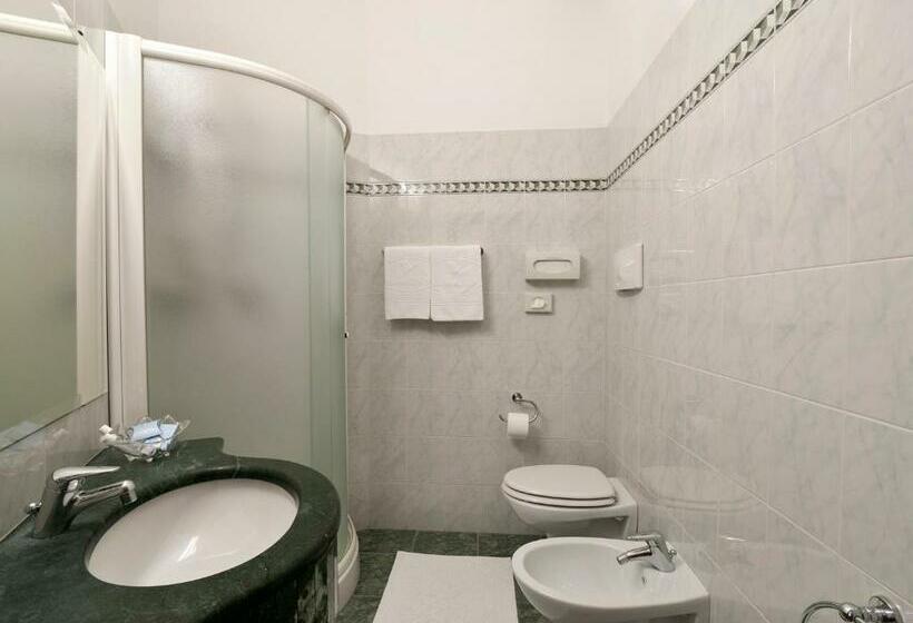 غرفة عائلية, Eden