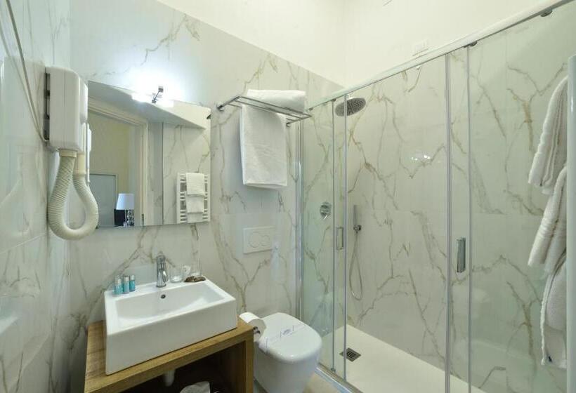 غرفة قياسية مطلّة علي البحر, Europa & Concordia