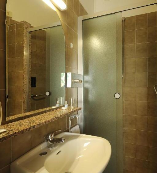 غرفة قياسية فردية, Europa & Concordia