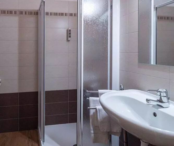 Standard Yhden Hengen Huone, Funivia