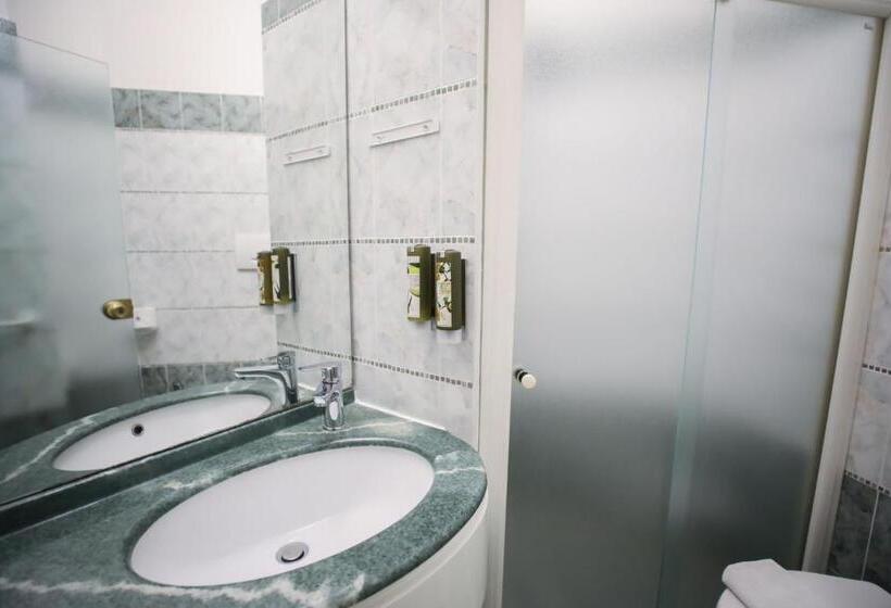 חדר סטנדרט לארבעה, Gambrinus   Valentini Family Village