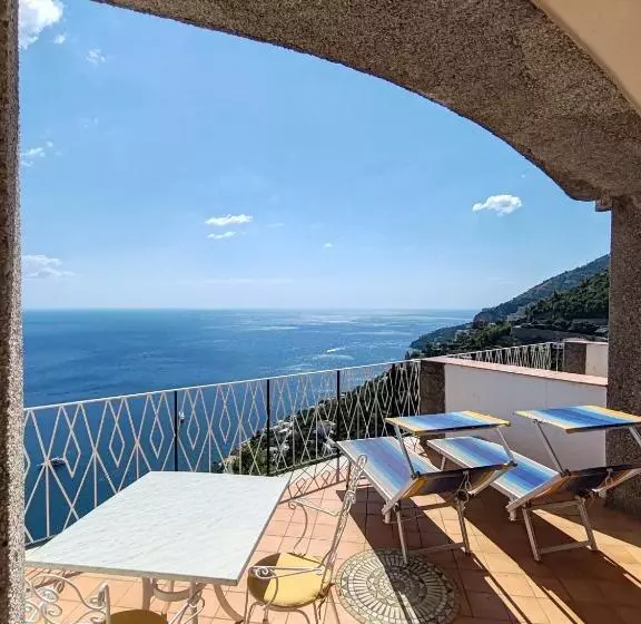 اتاق استاندارد با بالکن و چشمانداز دریا, Grand Hotel Excelsior
