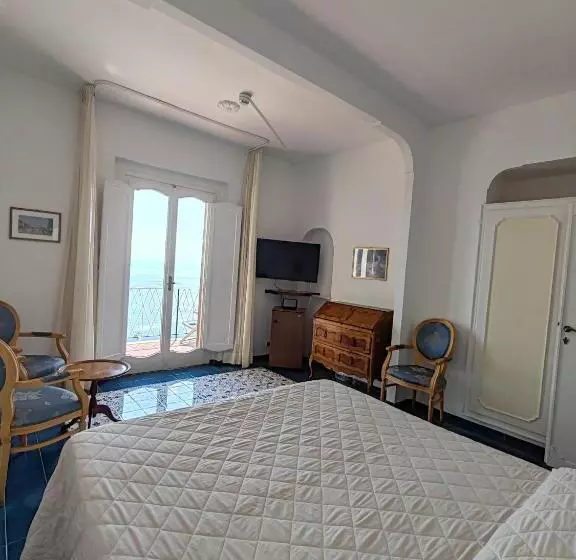 اتاق اقتصادی با چشمانداز دریا, Grand Hotel Excelsior
