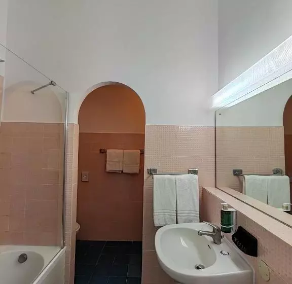 اتاق اقتصادی با چشمانداز دریا, Grand Hotel Excelsior