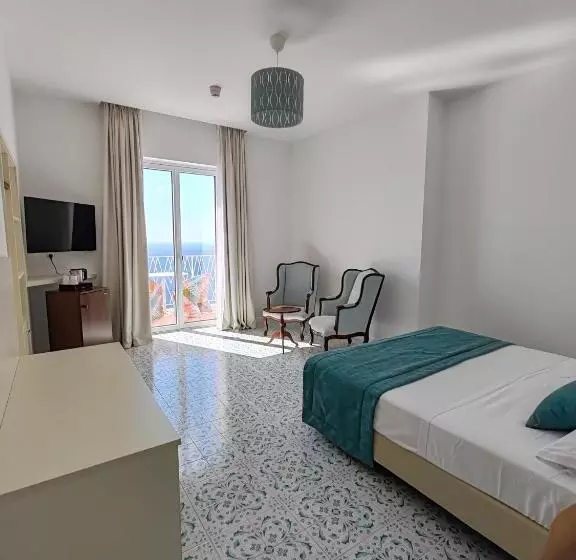 اتاق کلاسیک با چشمانداز دریا, Grand Hotel Excelsior