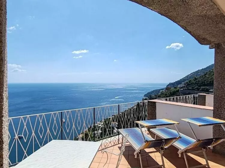 اتاق استاندارد با بالکن و چشمانداز دریا, Grand Hotel Excelsior