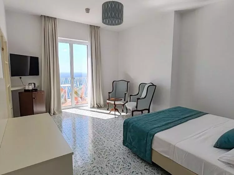 اتاق کلاسیک با چشمانداز دریا, Grand Hotel Excelsior