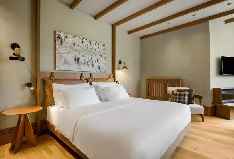 سوئیت جونیور با چشم‌انداز, Grand Hotel Savoia Cortina D Ampezzo, A Radisson Collection