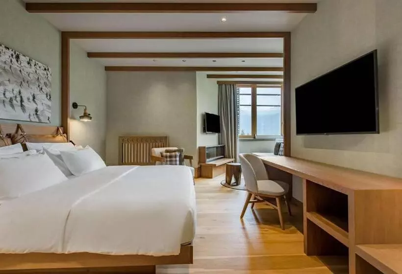 سوئیت جونیور با چشم‌انداز, Grand Hotel Savoia Cortina D Ampezzo, A Radisson Collection