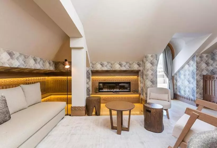 سوئیت رویال, Grand Hotel Savoia Cortina D Ampezzo, A Radisson Collection
