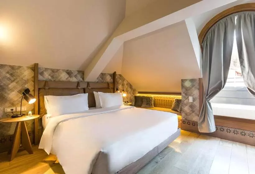 سوئیت رویال, Grand Hotel Savoia Cortina D Ampezzo, A Radisson Collection