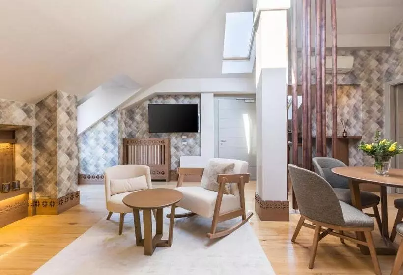 سوئیت رویال, Grand Hotel Savoia Cortina D Ampezzo, A Radisson Collection