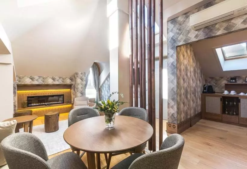 سوئیت رویال, Grand Hotel Savoia Cortina D Ampezzo, A Radisson Collection