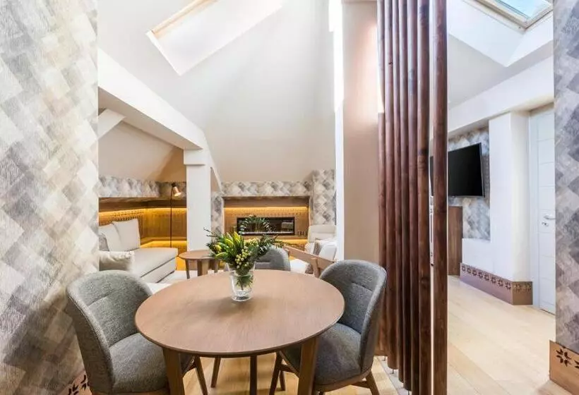 سوئیت رویال, Grand Hotel Savoia Cortina D Ampezzo, A Radisson Collection