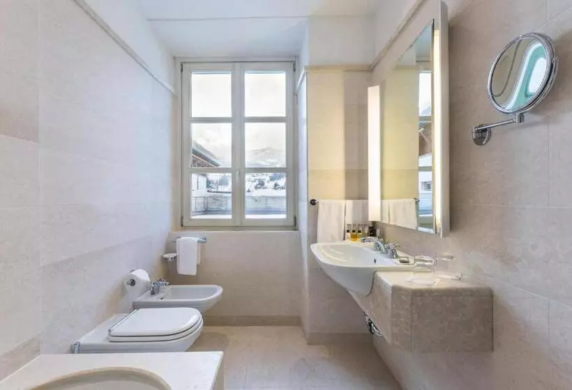 اتاق سوپریور با چشم‌انداز, Grand Hotel Savoia Cortina D Ampezzo, A Radisson Collection