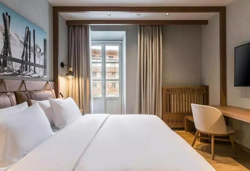 اتاق سوپریور با چشم‌انداز, Grand Hotel Savoia Cortina D Ampezzo, A Radisson Collection