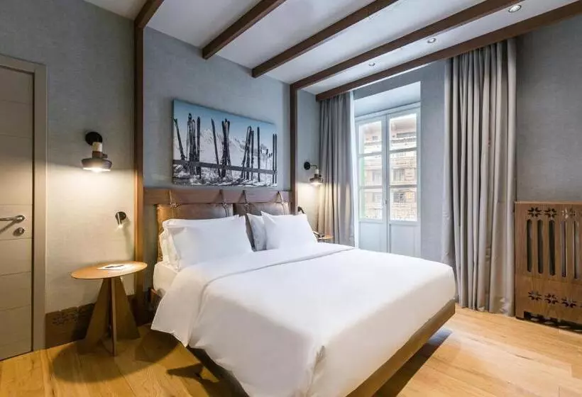 اتاق سوپریور با چشم‌انداز, Grand Hotel Savoia Cortina D Ampezzo, A Radisson Collection