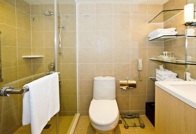 Premium Family Room, Holiday Inn Golden Mile, An Ihg