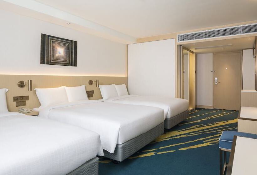 Premium Family Room, Holiday Inn Golden Mile, An Ihg