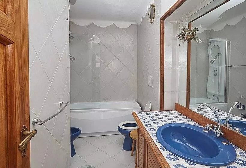 Villa 3 Makuuhuonetta, Scalinatella