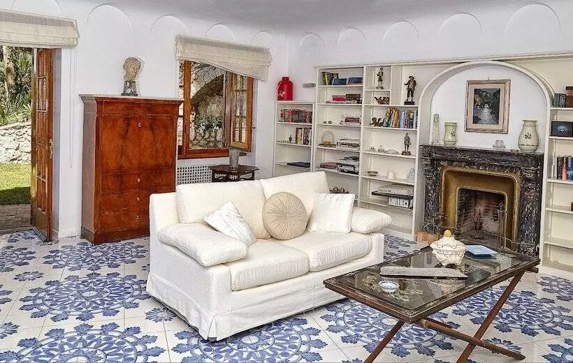 Villa 3 Makuuhuonetta, Scalinatella