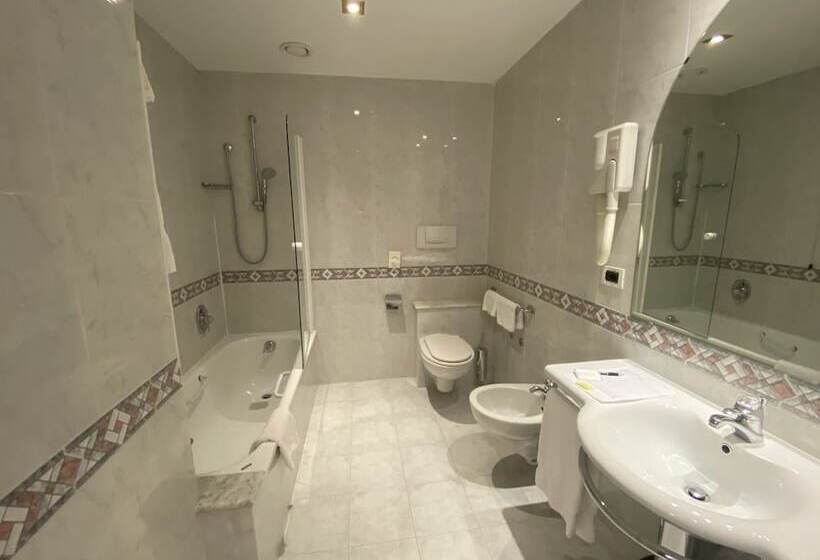 اتاق استاندارد سه نفره, Minerva