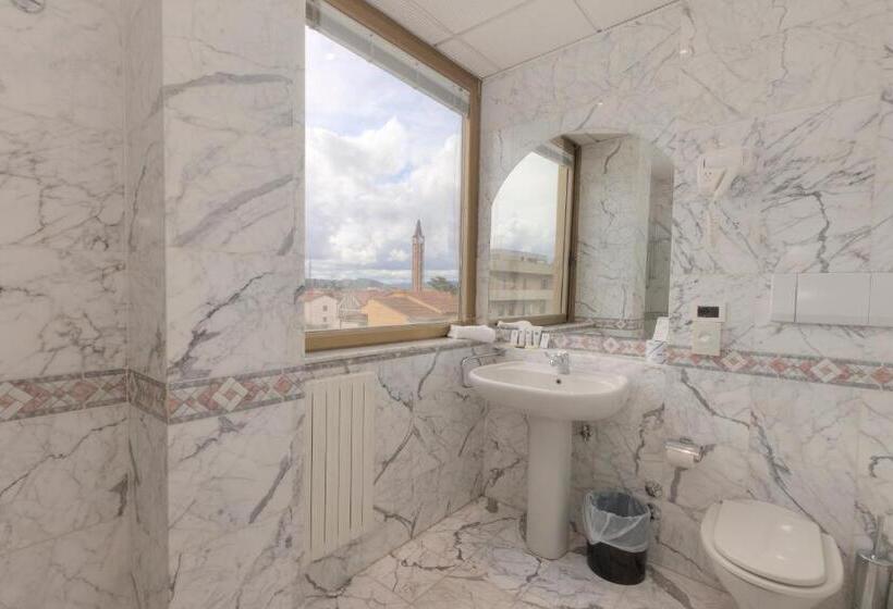 اتاق سوپریور, Minerva