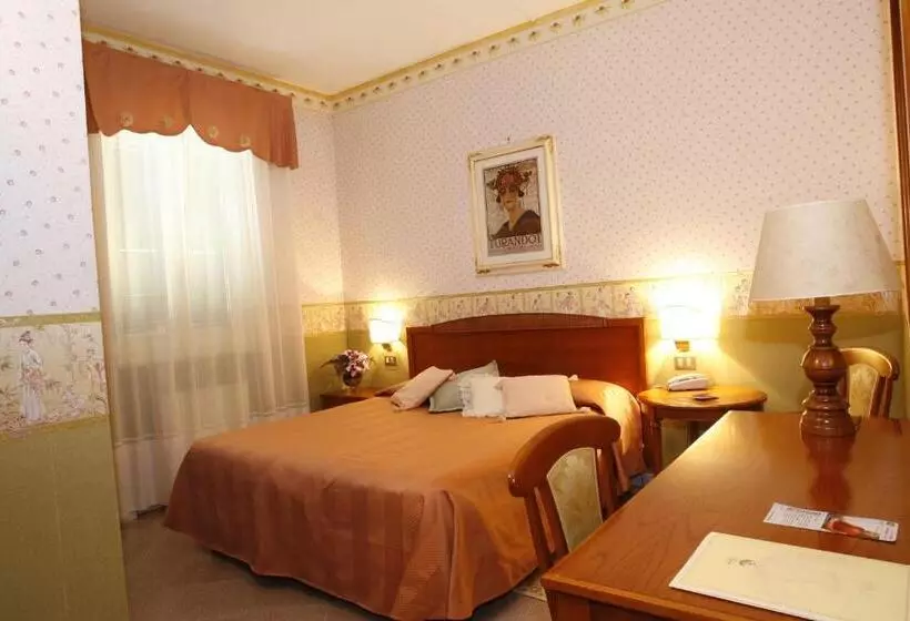 Standard Yhden Hengen Huone, Miralago