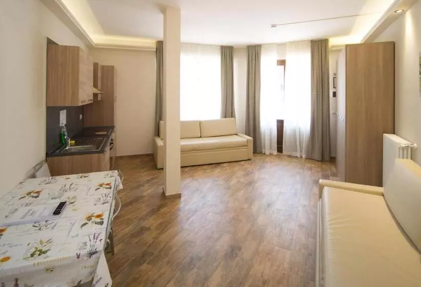 クラシックスタジオ, Residence Tabor