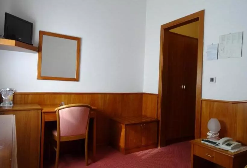 اتاق استاندارد یک نفره, Roma