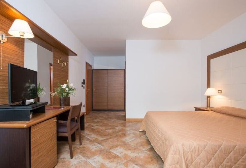 اتاق استاندارد سه نفره, Royal