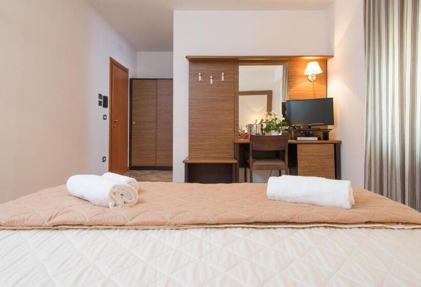 اتاق استاندارد, Royal