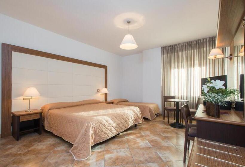 اتاق استاندارد سه نفره, Royal