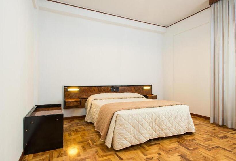 اتاق اکونومی, Royal