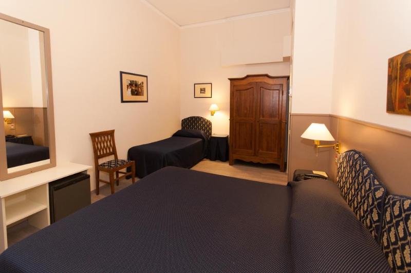 غرفة كلاسيكية ثلاثية, San Luca