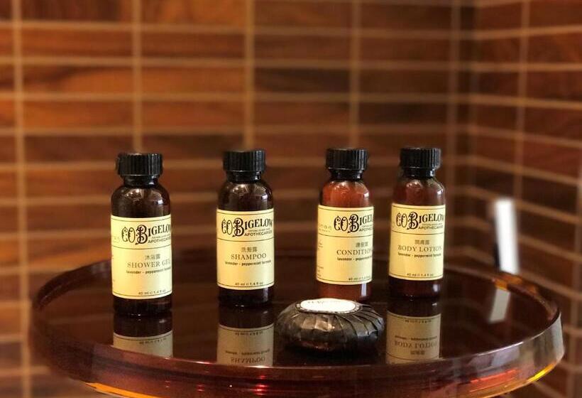 اتاق سوپریور با چشم‌انداز شهر, The Park Lane Hong Kong A Pullman