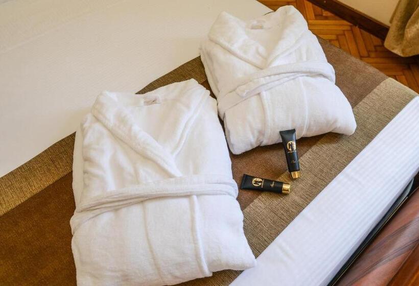 Полулюкс, Vittoria