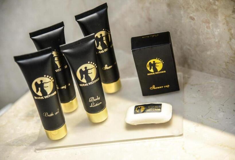اتاق استاندارد سه نفره, Vittoria