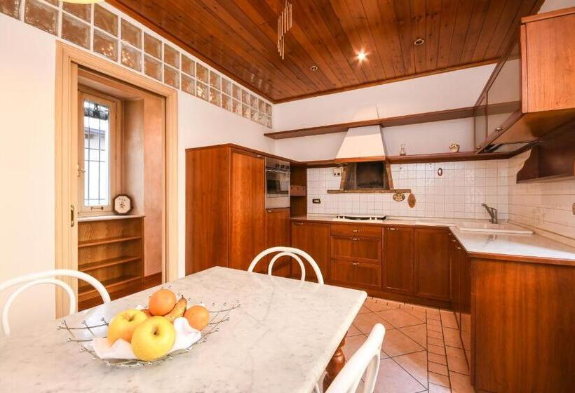 Апартаменты 1 Спальня, Vittoria