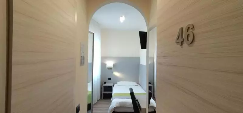 اتاق استاندارد یک نفره, Aurora