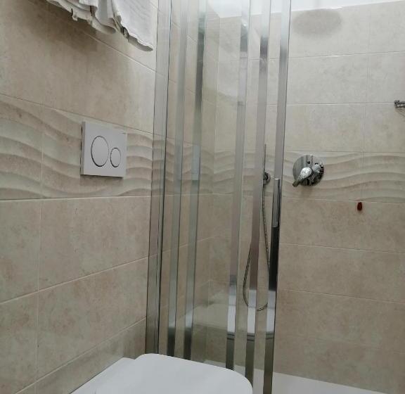 标准单人间, Aurora